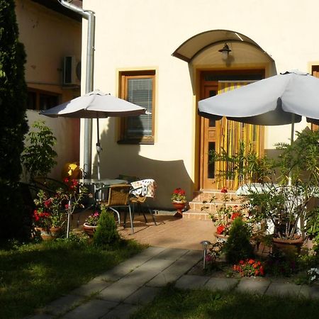Penzion Rose Štúrovo Exterior foto