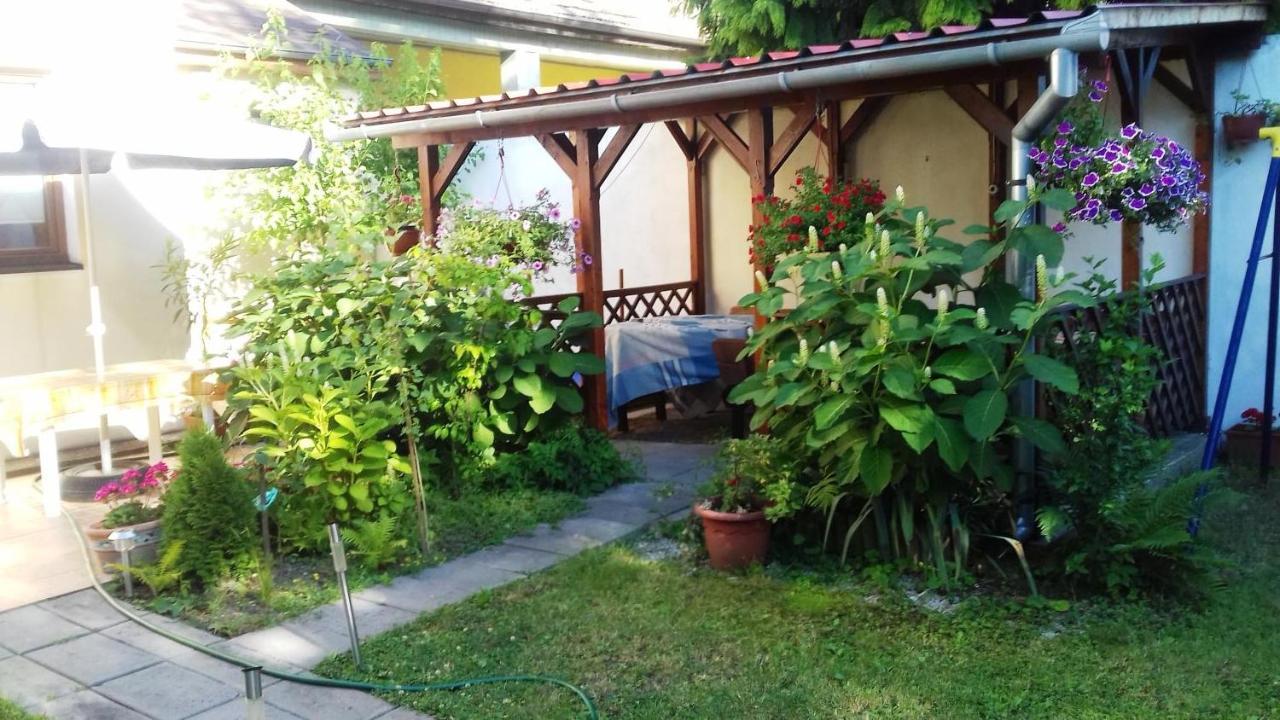 Penzion Rose Štúrovo Exterior foto