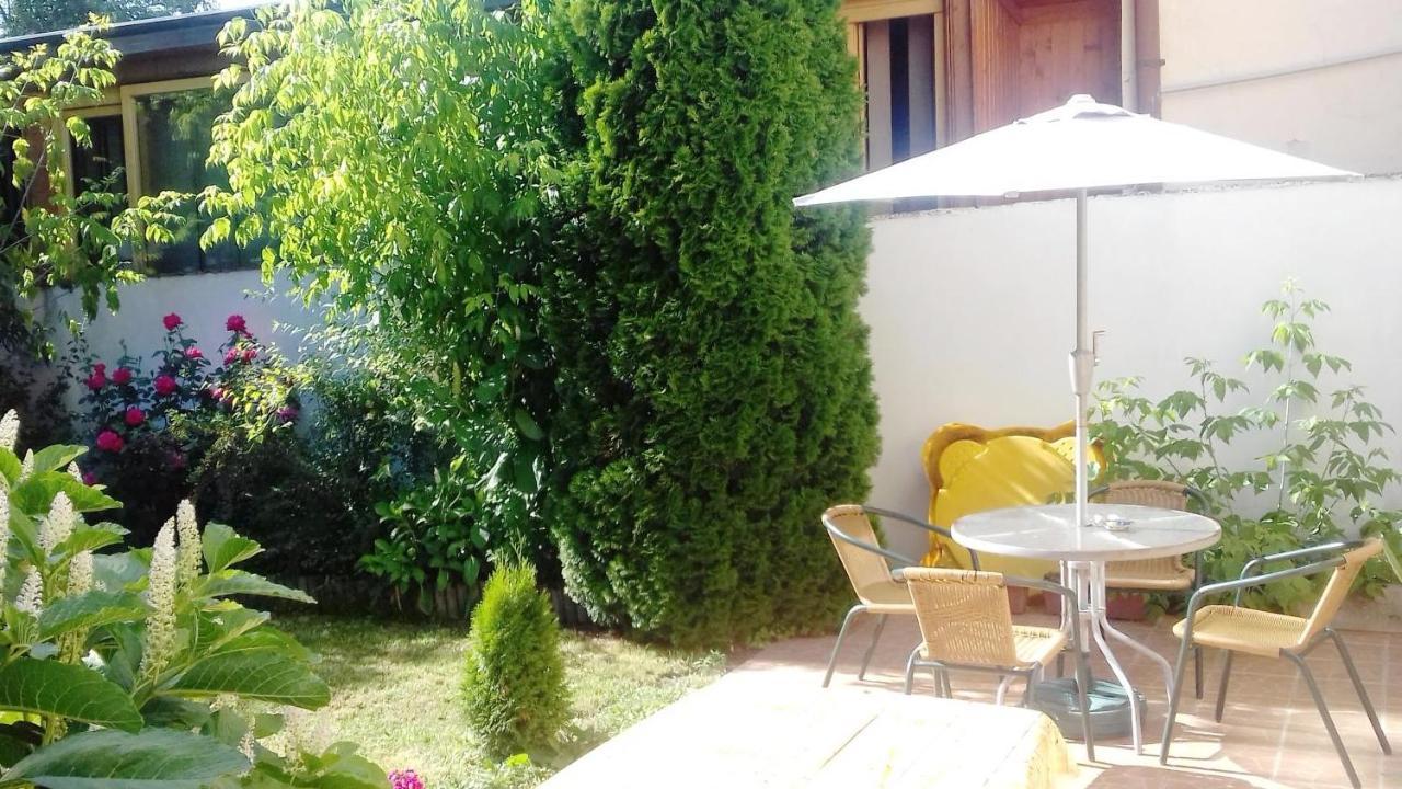 Penzion Rose Štúrovo Exterior foto