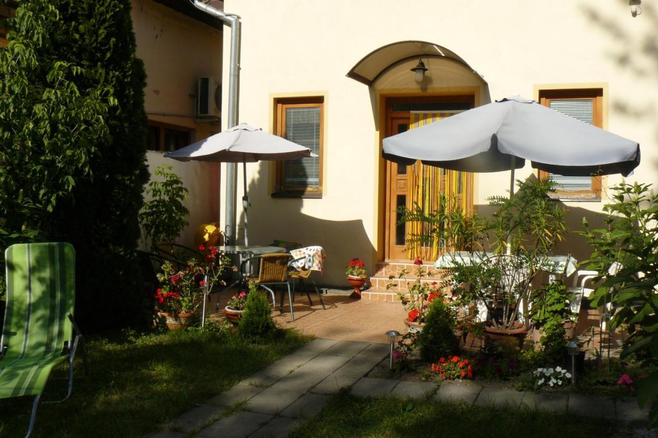 Penzion Rose Štúrovo Exterior foto